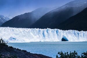 DÍA 2 – EL CALAFATE | EXCURSIÓN AL GLACIAR PERITO MORENO CON SAFARI NÁUTICO – 24 DE ENERO