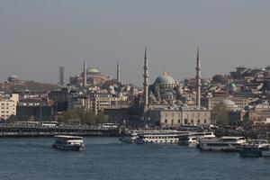 DÍA 3 – ESTAMBUL | PASEO POR EL BOSFORO | VUELO A HONG KONG EN LA NOCHE – 26 DE MARZO