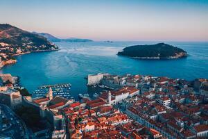 DIA 12 – NAPOLES | VUELO A DUBROVNIK – 16 DE MAYO