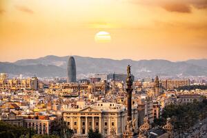 DÍA 20 – NÁPOLES | VUELO A BARCELONA | PASEO POR EL BARRIO GÓTICO – 25 DE MAYO
