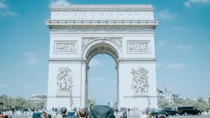 DÍA 8 – PARÍS | VISITA DE LA TORRE EIFFEL Y TOUR PANORÁMICO – 12 DE MAYO