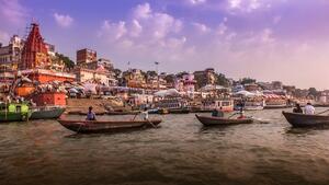 DIA 11 - VARANASI | PASEO EN BARCO & TREN NOCTURNO A AGRA – 15 DE MARZO