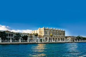 DÍA 12 – 07 DE OCTUBRE – ESTAMBUL - VISITA AL PALACIO DOLMABACE y TAXIM