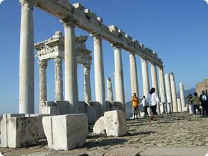 DÍA 11 – CANAKKALE | PERGAMO | ESMIRNA (IZMIR) – 02 DE NOVIEMBRE