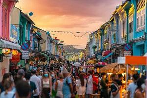 DÍA 12 – PHI PHI ISLAND | PHUKET – 17 DE  FEBRERO